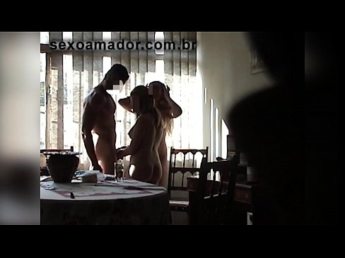 ❤️ Els amics sexuals conviden un home gegant i un trio amb ell ️ Vídeo de merda al porno ca.niceporn.ru ️❤