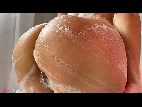 ❤️ La morena es masturba el cony amb un vibrador fins a un orgasme intens a la dutxa ️ Vídeo de merda al porno ca.niceporn.ru ️❤