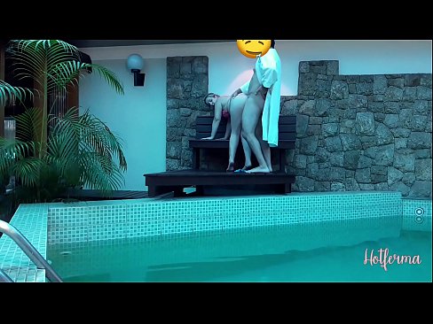 ❤️ El cap convida la criada a la piscina, però no va poder resistir-se a una calor ️ Vídeo de merda al porno ca.niceporn.ru ️❤