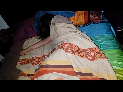 ❤️ El fillastre renya la seva jove madrastra mentre dorm. ️ Vídeo de merda al porno ca.niceporn.ru ️❤